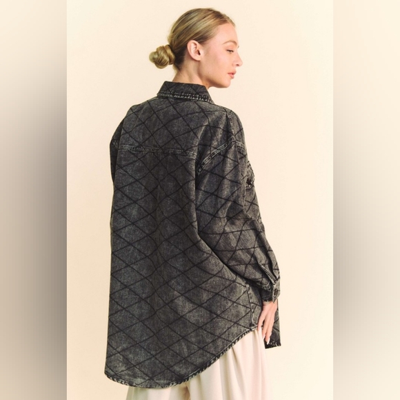 DAVI & DANI Denim Shacket Diamond Quilted High Low Oversized Jean Shirt Jacket - Picture 4 of 16